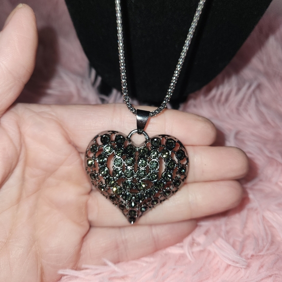 Beautiful gun metal and black gemstone heart necklace! NwOT! (G13) - Picture 4 of 5